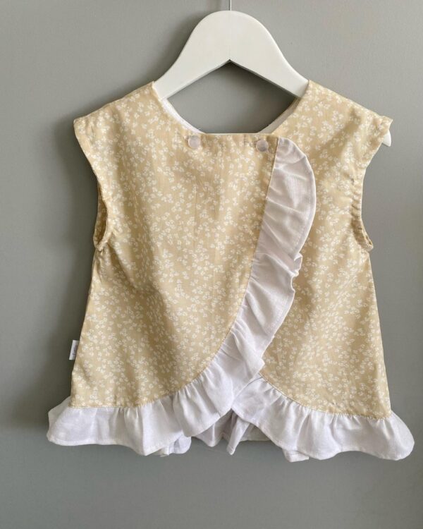 Blusa Canola Crudo flores y macramé - Imagen 6