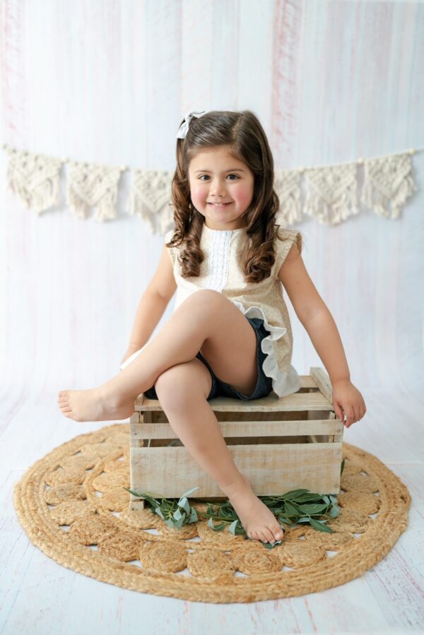 Blusa Canola Crudo flores y macramé - Imagen 3