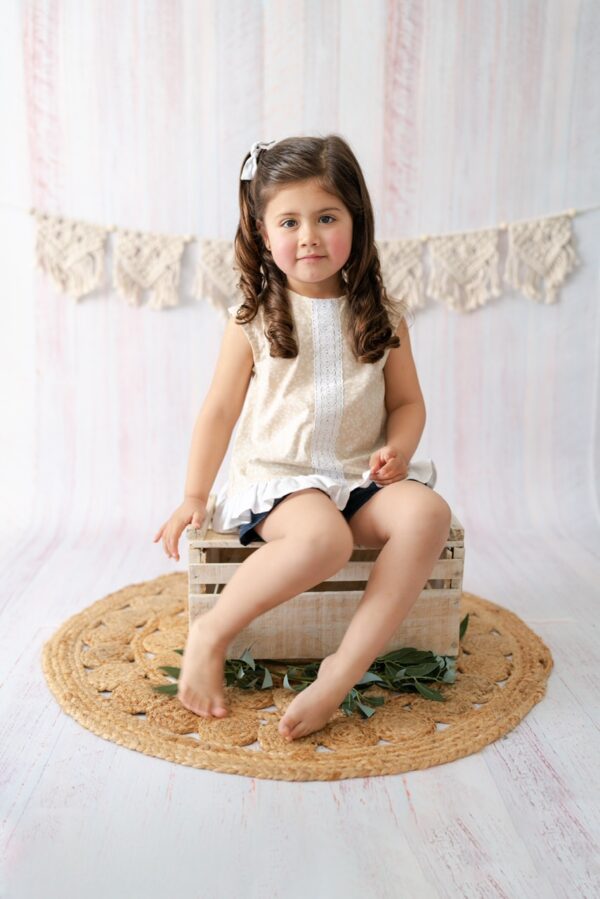 Blusa Canola Crudo flores y macramé